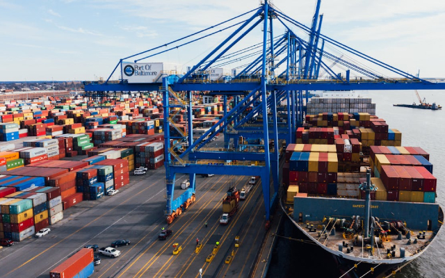 Unloading containers from a Toll truck